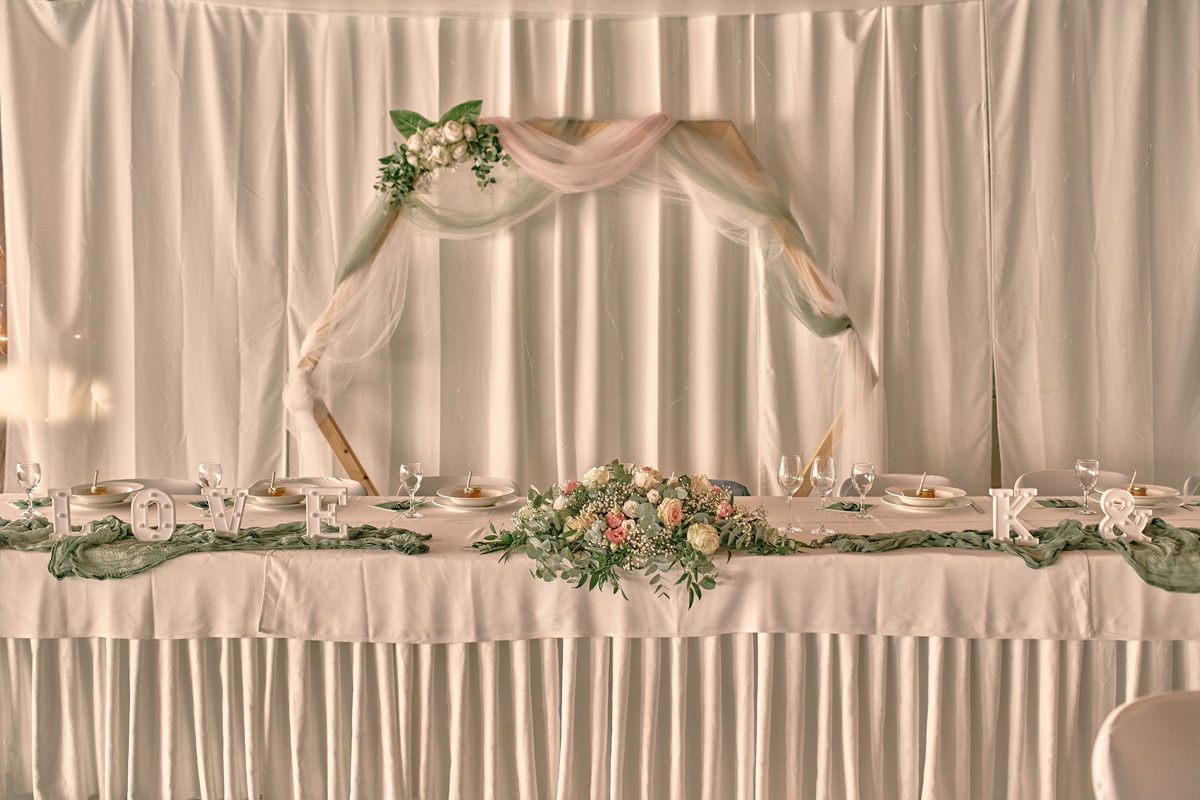 Dekoracija poročne mize – poročno cvetje Velenje